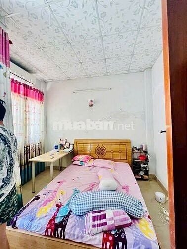 Nhà cách Hương lộ 2 70m, diện tích 70m2, 3 phòng ngủ, 2 wc.