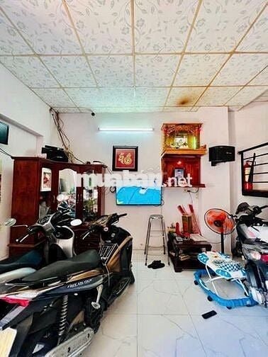 Nhà cách Hương lộ 2 70m, diện tích 70m2, 3 phòng ngủ, 2 wc.