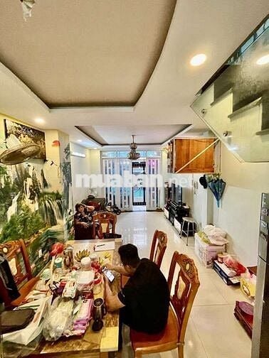 Nhà chính chủ  kiên cố chắc chắn, khách thiện chí mua ,tặng quà