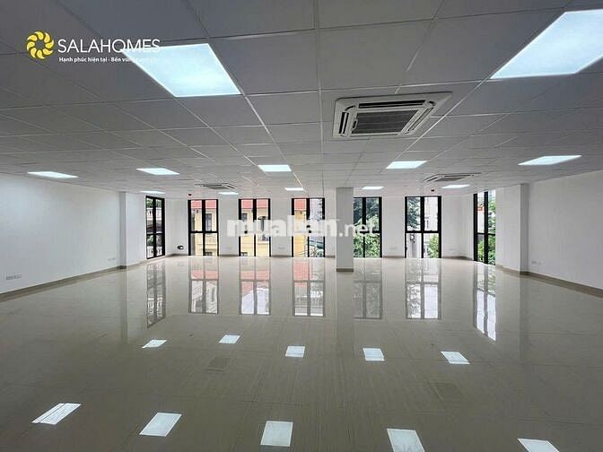 31-33 Võng Thị, tòa văn phòng 200m2.