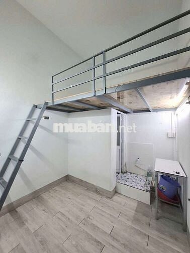 Phòng gác cao 2m Nơ Trang Long