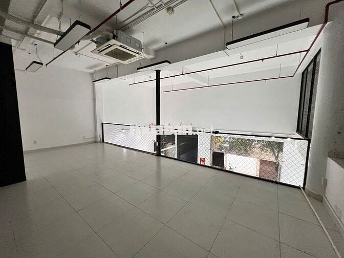 Trần cao 3m5 - Nguyễn Gia Trí (D2) - 7 tầng gần 2000m2 giá chỉ 2xx !!!