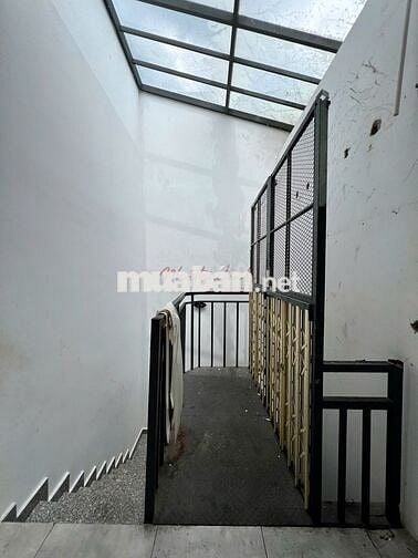 Trần cao 3m5 - Nguyễn Gia Trí (D2) - 7 tầng gần 2000m2 giá chỉ 2xx !!!