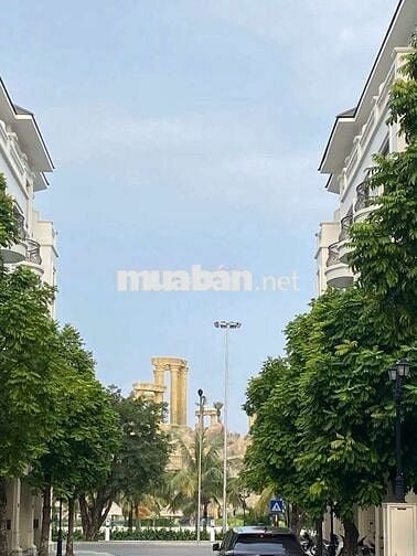 Bán căn bietj thự 70m2 khu san hô sát hồ tạo sóng giá hơn 11 tỷ OCP2