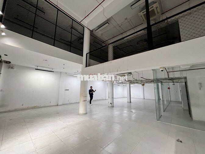 Trần cao 3m5 - Nguyễn Gia Trí (D2) - 7 tầng gần 2000m2 giá chỉ 2xx !!!