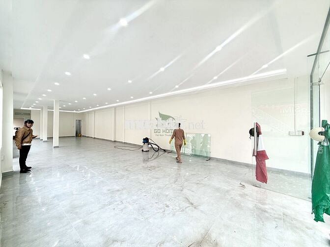 CHO THUÊ NHÀ 2 MẶT TIỀN ĐƯỜNG NGUYỄN THỊ MINH KHAI GIÁ 65 TRIỆU/THÁNG