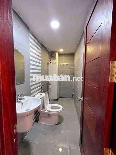 PHÒNG SIÊU XINH CỬA SỔ BAN CÔNG ĐÓN NẮNG Ở GÒ VẤP NGAY ĐH VĂN LANG