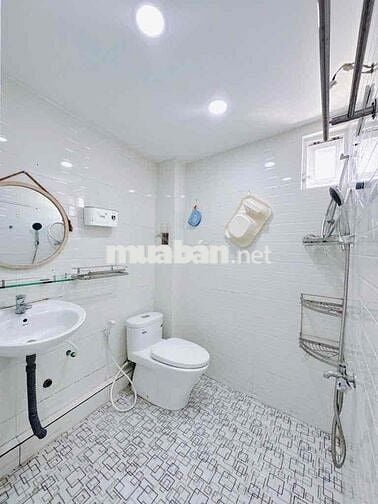 Thuê Nhà Đẹp Nguyên Căn Vĩnh Hội Q4