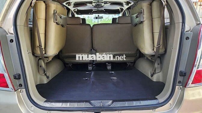 Toyota Innova  số sàn màu vàng cát