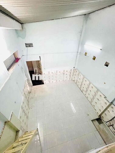 cho thuê phòng lớn tầng trệt 30m2 ngay mã lò - gò xoài