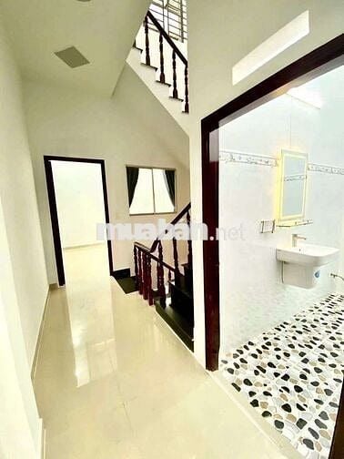 NHÀ VỊ TRÍ ĐẸP, CÁCH LÊ VĂN KHƯƠNG 50m, DT 4,2+13