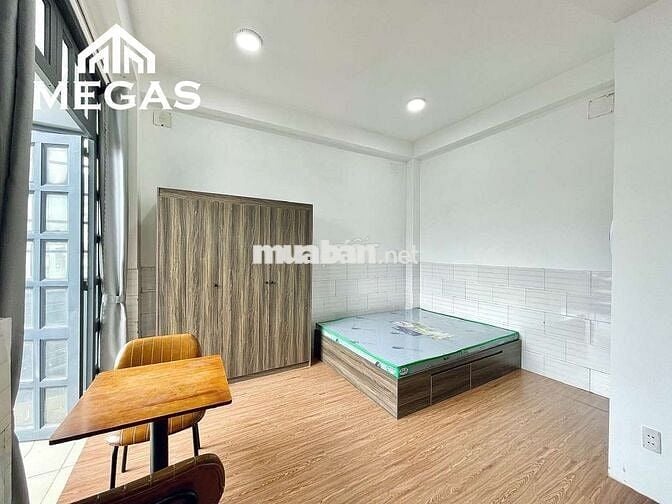 Studio ban công full nội thất ở ngã tư Âu Cơ Lạc Long Quân