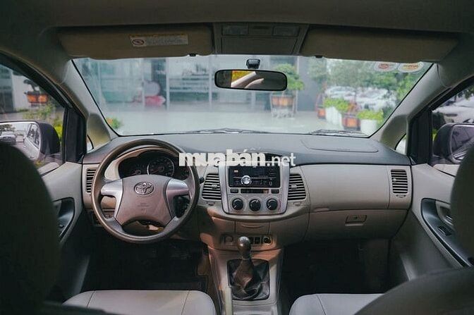 Toyota Innova 2015 2.0E - 230000 km