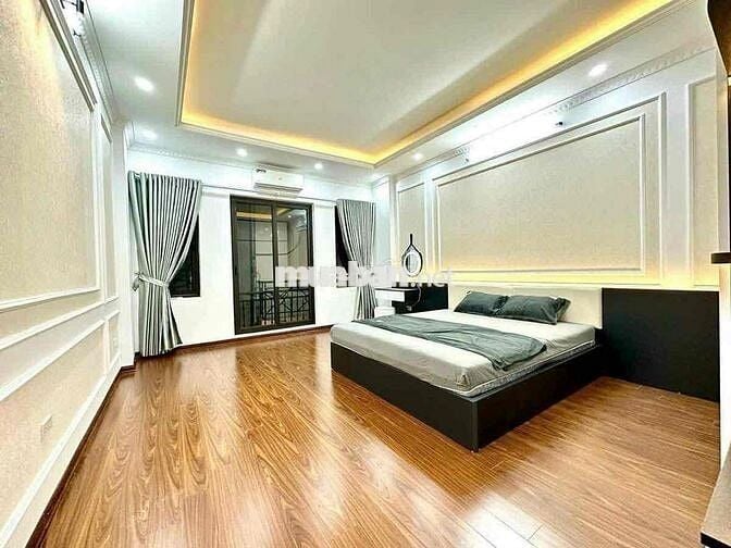 Lô Góc Cầu Giấy 40m2 - 5 Tầng - Gần Phố - Ở Ngay - Giá 9,8 Tỷ ( TL )