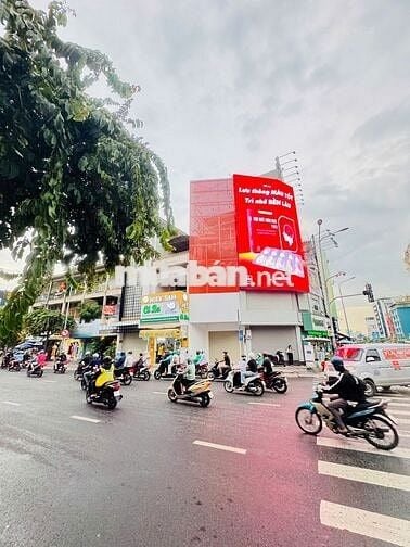 Nhà ngay góc MT Đinh Tiên Hoàng, Q1, nhà 5 tầng, DTS 220m2, 58 tr/th