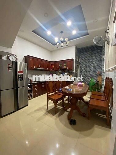 NHÀ TRỆT 2 LẦU TUM CẠNH KDC HỒNG LONG