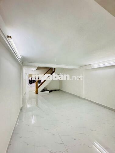 Nhà ngay góc MT Đinh Tiên Hoàng, Q1, nhà 5 tầng, DTS 220m2, 58 tr/th