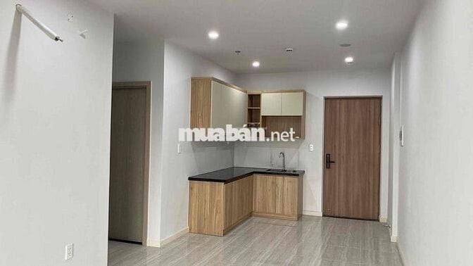 Thuê lâu dài căn góc hướng view Lê Trọng Tấn