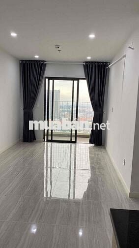 Thuê lâu dài căn góc hướng view Lê Trọng Tấn