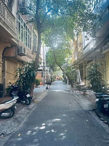 Nhà Khung 5,5 Tầng Ngõ 26 Nguyên Hồng Mặt Bằng 45m Mặt Tiền 4m