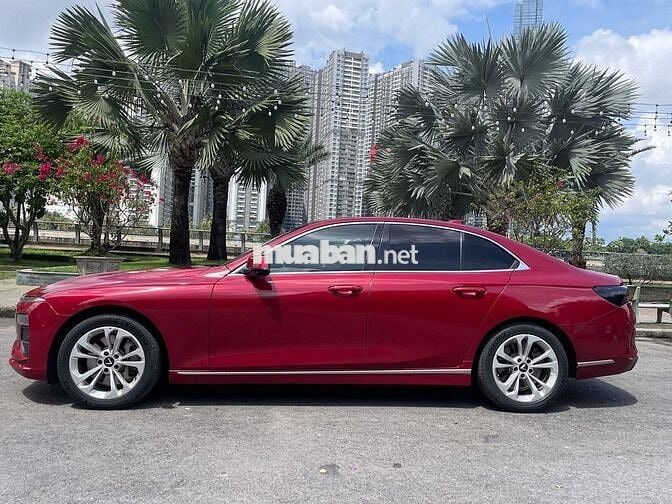 VinFast Lux A Plus 2022 - Màu đỏ - 4v2km