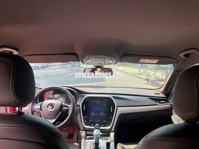 VinFast Lux A Plus 2022 - Màu đỏ - 4v2km