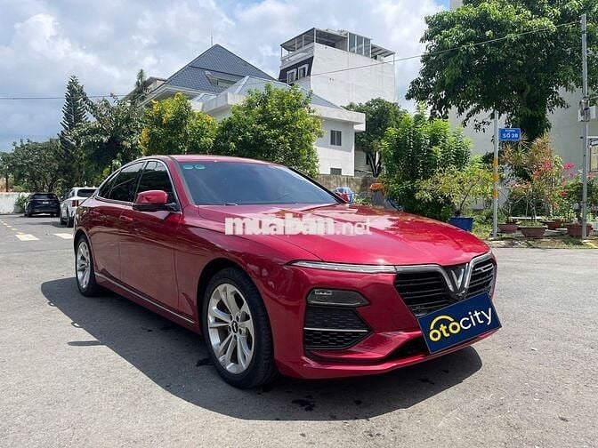 VinFast Lux A Plus 2022 - Màu đỏ - 4v2km