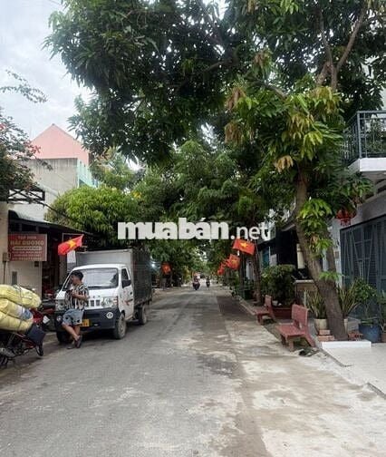 Bán Bà Điểm Hóc Môn - Nhà đẹp xây 1 trệt, 3 lầu - Đường rộng 10m thông