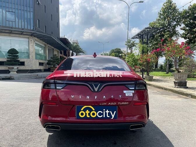 VinFast Lux A Plus 2022 - Màu đỏ - 4v2km