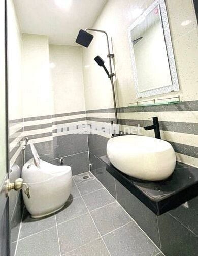 Bán Bà Điểm Hóc Môn - Nhà đẹp xây 1 trệt, 3 lầu - Đường rộng 10m thông