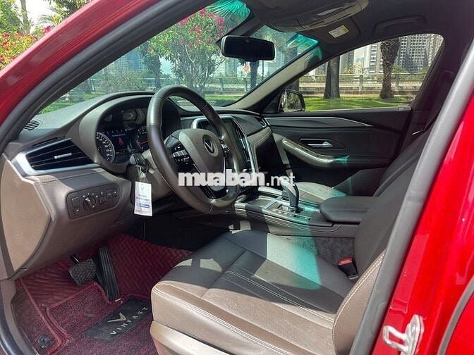 VinFast Lux A Plus 2022 - Màu đỏ - 4v2km