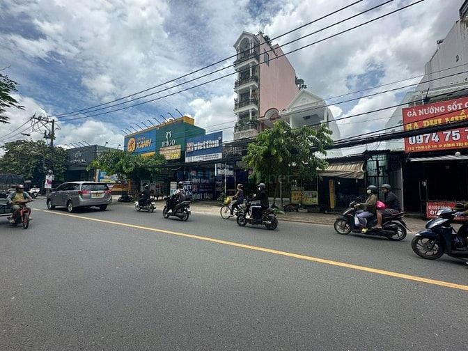 Bán nhà MT Tỉnh Lộ 10, DT 8 x 28m, cấp 4, giá 25 tỷ (Tín Hưng)
