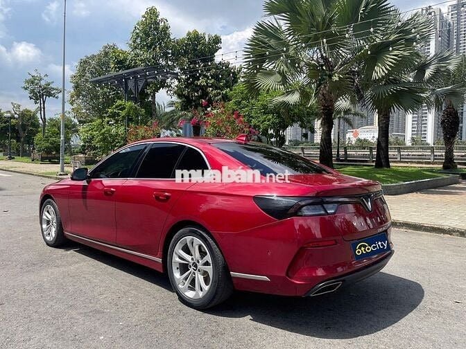 VinFast Lux A Plus 2022 - Màu đỏ - 4v2km