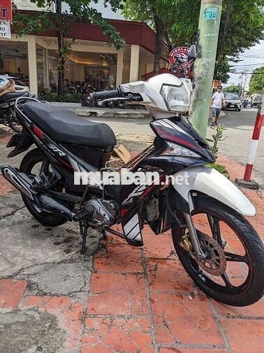Xe máy Yamaha Sirius Fi 2014 màu đen trắng