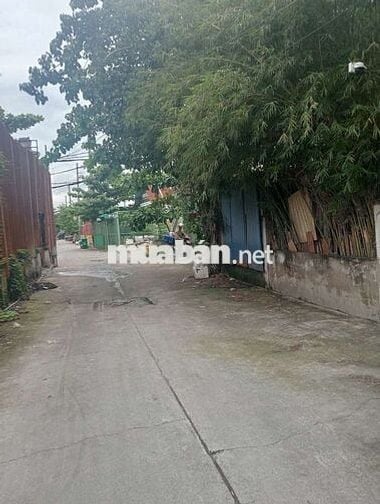 Nhà hẽm xe hơi C4 phạm hùng ngay sân banh DT 5 x 18m trệt