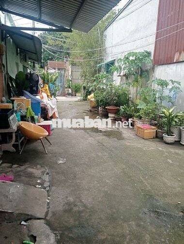 Nhà hẽm xe hơi C4 phạm hùng ngay sân banh DT 5 x 18m trệt