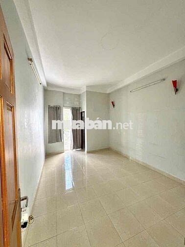 Giáp Quận 1, DT lớn 90m2, nhà 3 tầng 3PN, Hoàng Hoa Thám Bình Thạnh