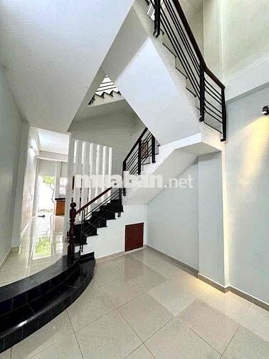 Giáp Quận 1, DT lớn 90m2, nhà 3 tầng 3PN, Hoàng Hoa Thám Bình Thạnh