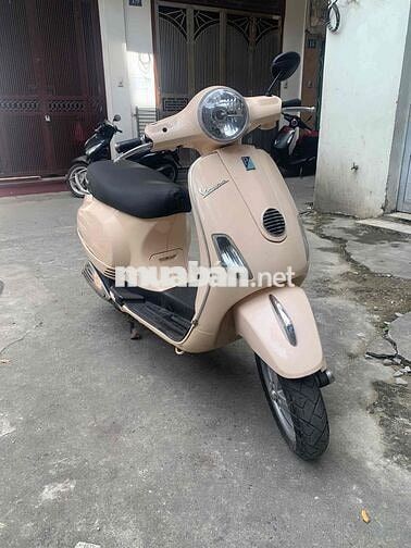 Xe Piaggio LX 125cc Fi màu ve tường