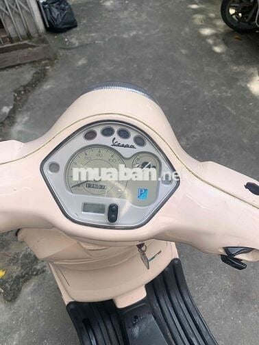 Xe Piaggio LX 125cc Fi màu ve tường