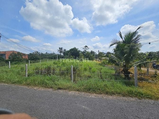 20x41 có 200m2 thổ cư. Đường nhựa ngay KCN . 2,72 tỷ