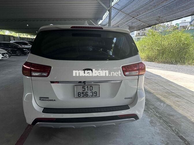 Kia Sedona 2019 Deluxe D - 80000 km