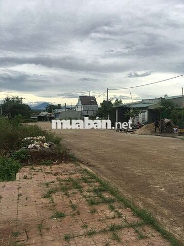 Bán gấp đất mặt tiền thành phố KonTum, gần trường học, chợ, hành chính