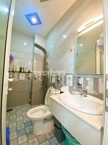 Chủ đi nước ngoài định cư bán gấp nhà  XVNT 4ty950 60m2 tặng full nt