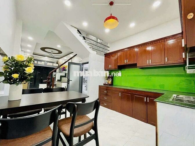 Cho thuê nhà NC 2pn 2wc hẻm xe hơi Quang Trung p11