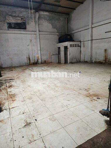 Kho xưởng cho thuê cấp 4 có 3pha,khu kho bãi, DT 8❌18 hẻm 6m hlo2 BT