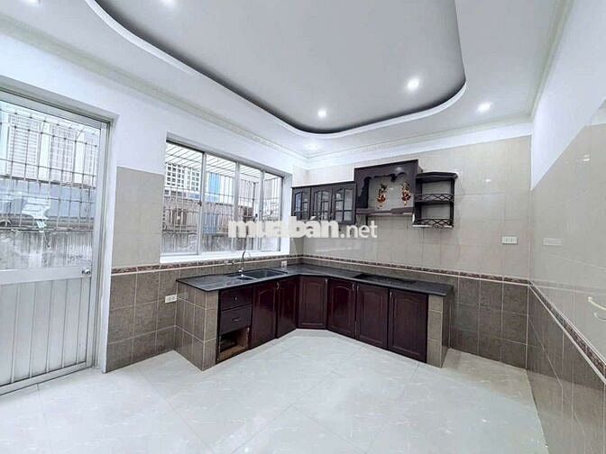 MẶT TIỀN KINH DOANH - CÓ HẦM XE - 4PN, TOLET KHÉP KÍN