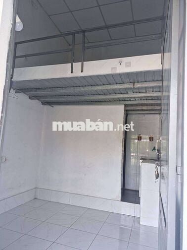 Phòng mới gác cao sau ĐH Nguyễn Tất Thành