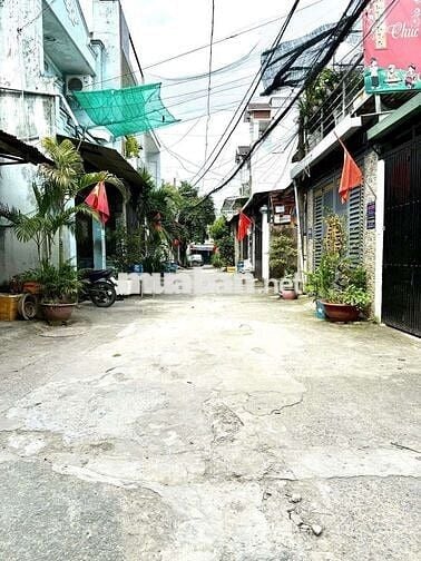 Bán nhà nhỏ cũ, sổ hồng riêng . 1 trệt 1 lầu