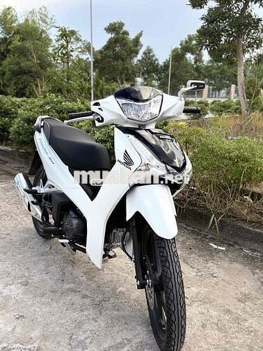 Xe chính chủ Đời 2025 Mới Đi 900km